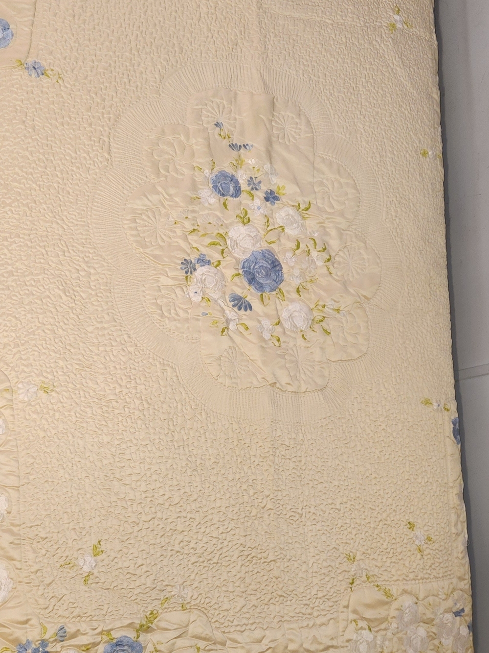 Vintage Quilted Bedspread Raised Floral Candlewick Embroidery  Yellow Base  Full - Picture 7 of 11